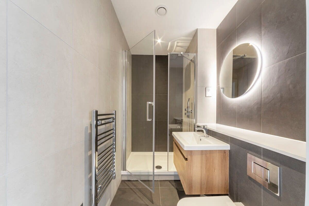 Bright Contemporary Studio in East Grinstead