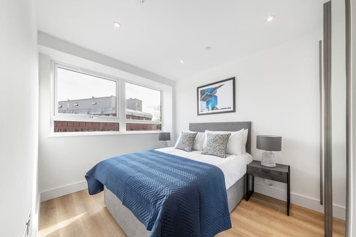 Bright Contemporary Studio in East Grinstead