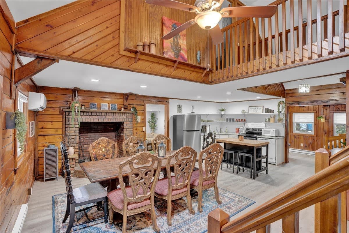 Cabin in Long Pond! Gameroom, Pool Table!
