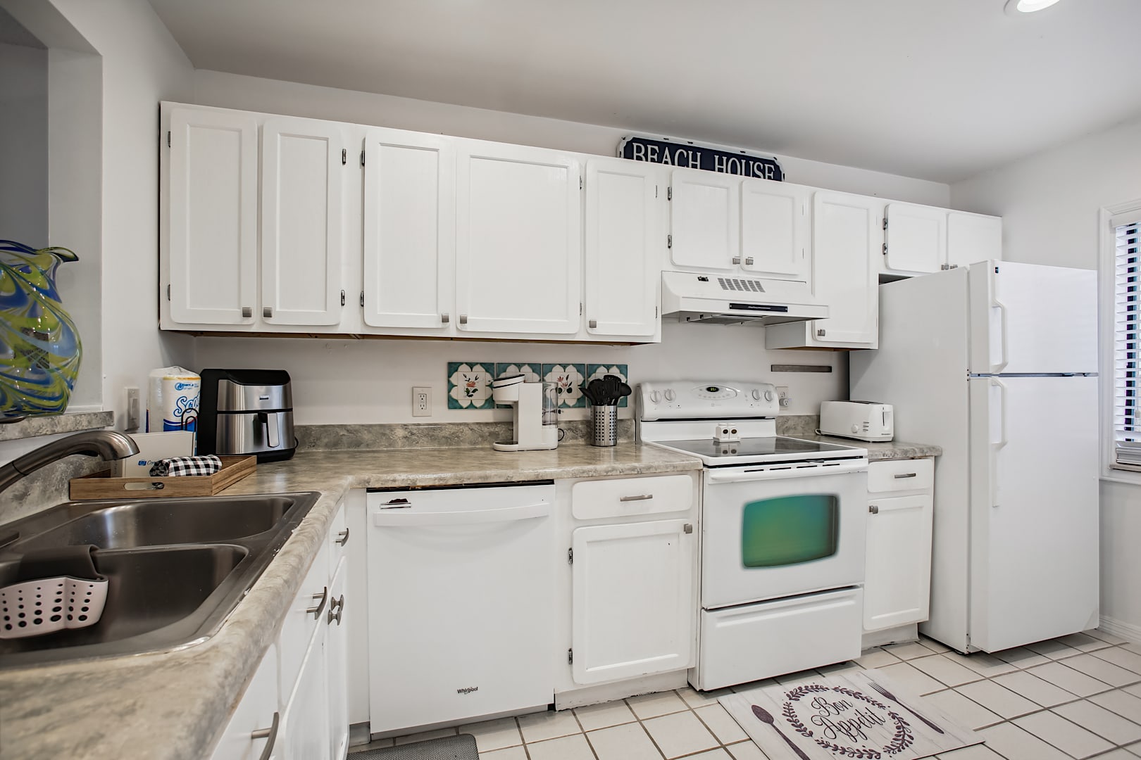 Oceanfront Condo with Pool and Views 6