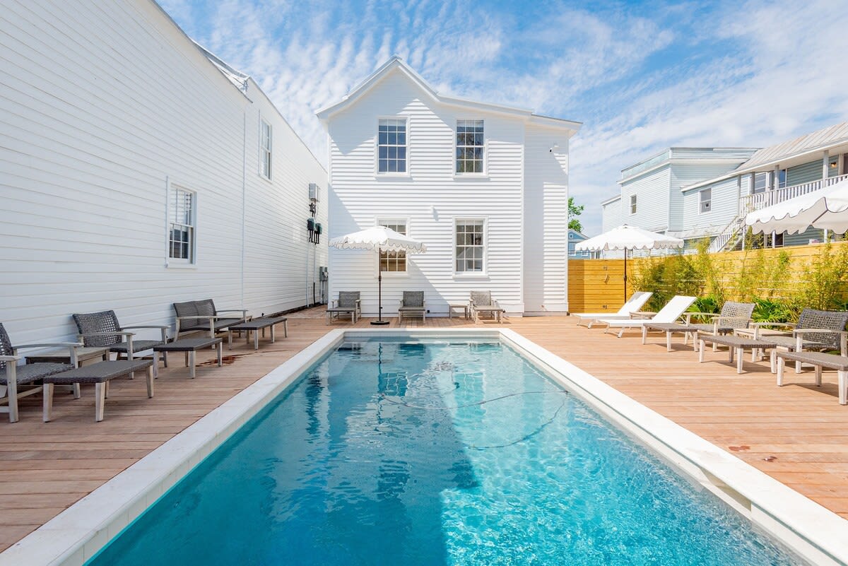 Boutique Home & Resort Pool  ‘The Bermuda’