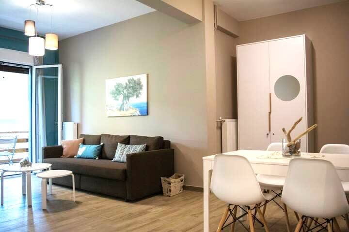 Chic and Minimal apartment close to Thissio Metro - Picture 1