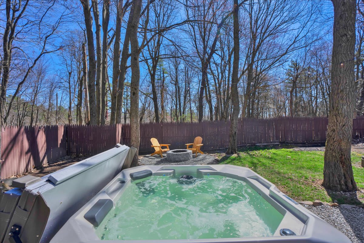 Pocono Log Cabin | Hot Tub | Lake Access | Firepit