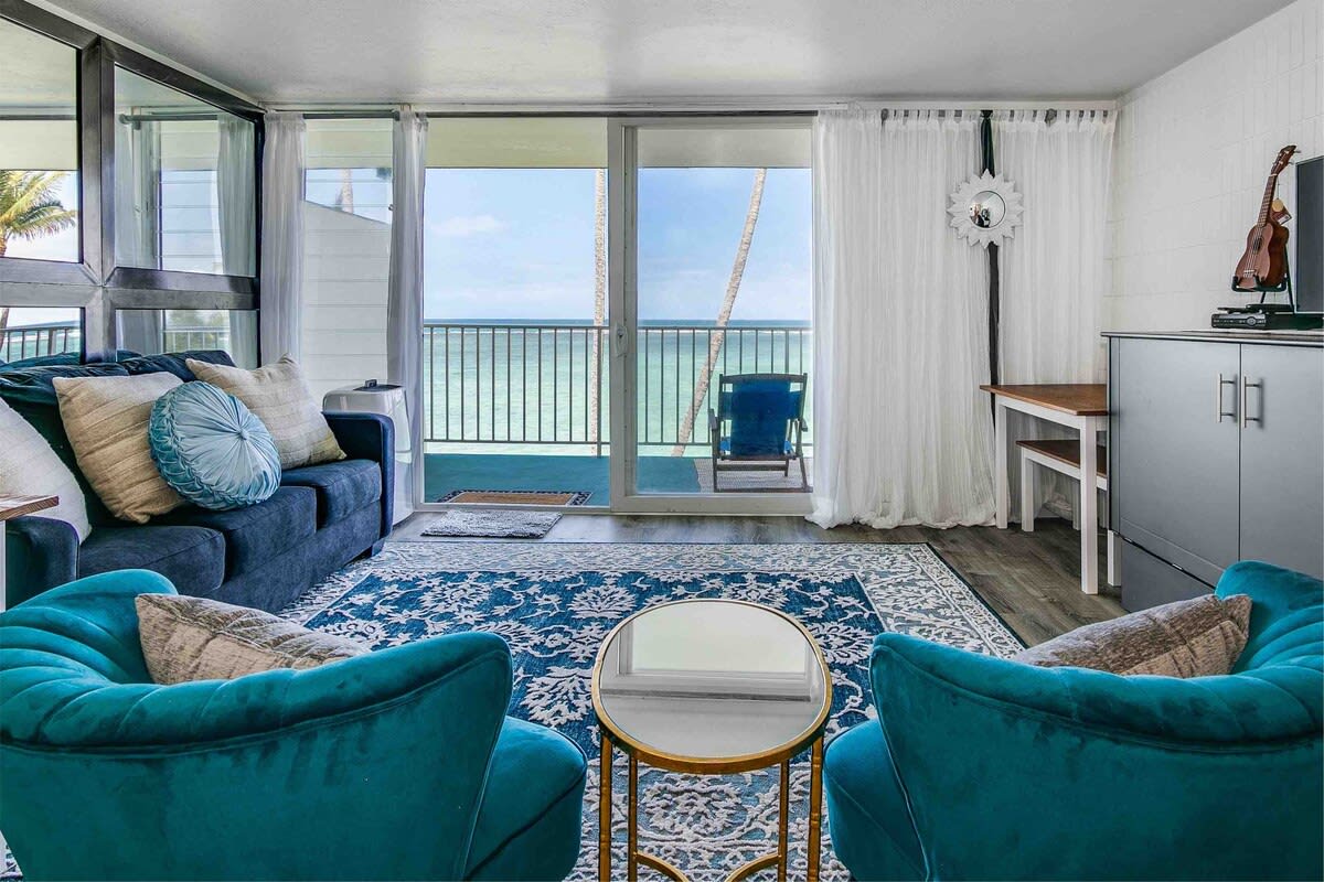 Luxury Beachfront Condo w/AC — Hauula, HI — vacation rental