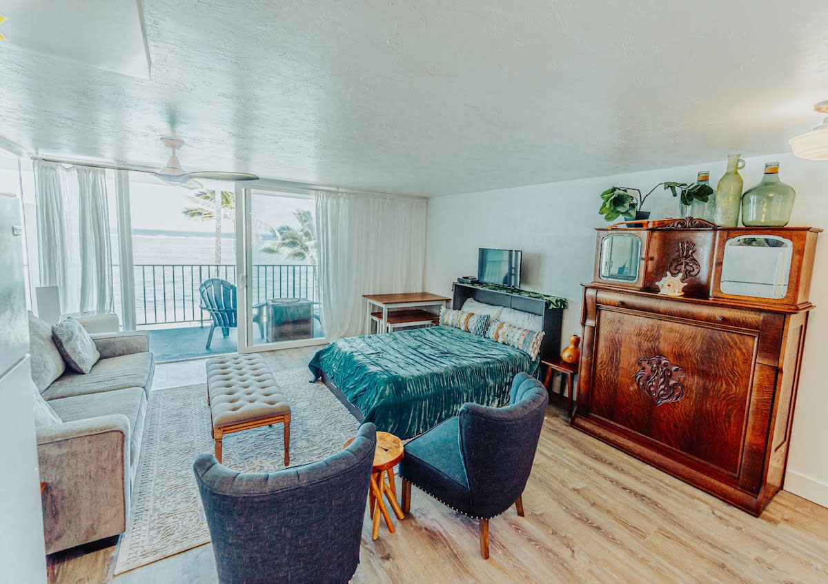 Luxury Beachfront Condo w/ AC — Hauula, HI — vacation rental