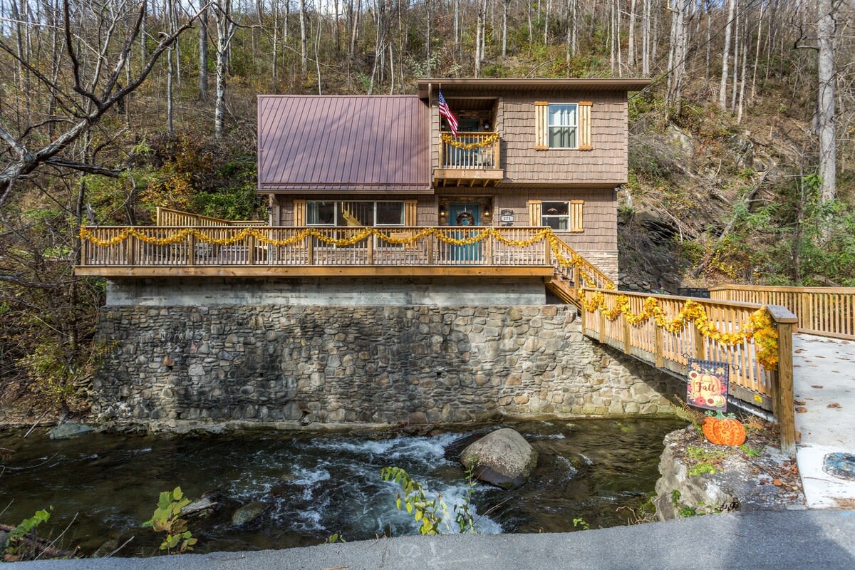 On Roaring Fork/Walk 2 DwTn Gatlinburg/Hot Tub — Gatlinburg, TN — vacation rental