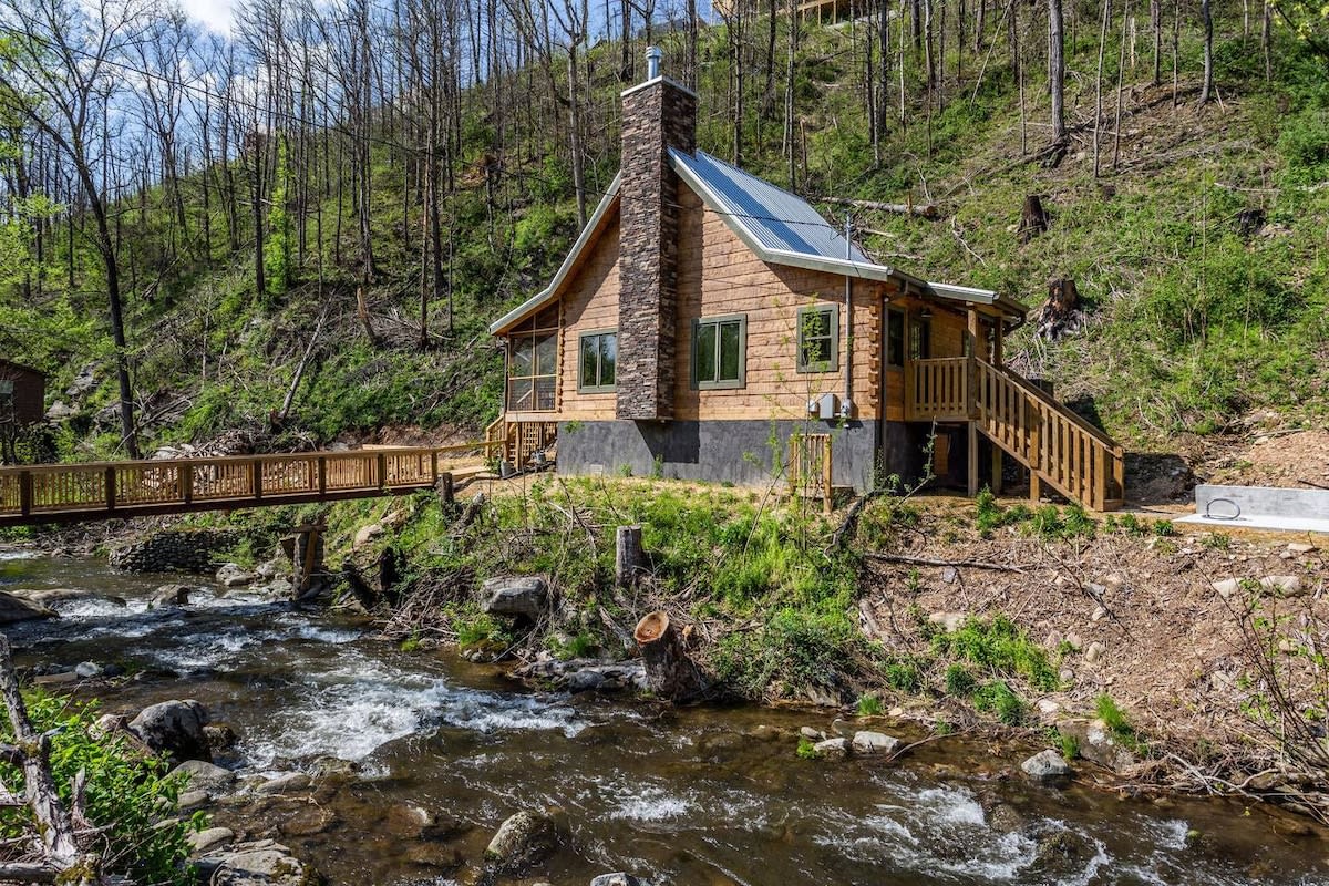 On Roaring Fork Stream/.9 Miles to DwTn Gatlinburg — Gatlinburg, TN — vacation rental