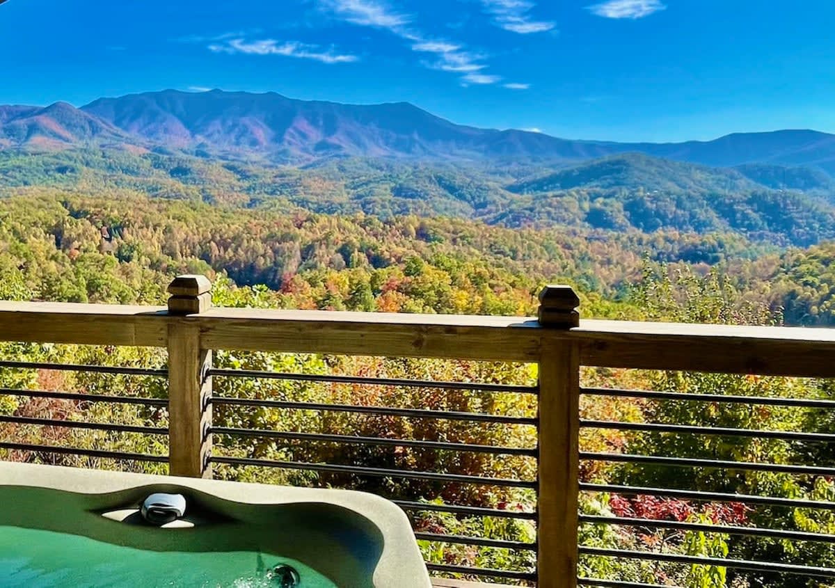 Monster Views/Private/Near DwTn Gatlinburg/Hot Tub — Gatlinburg, TN — vacation rental
