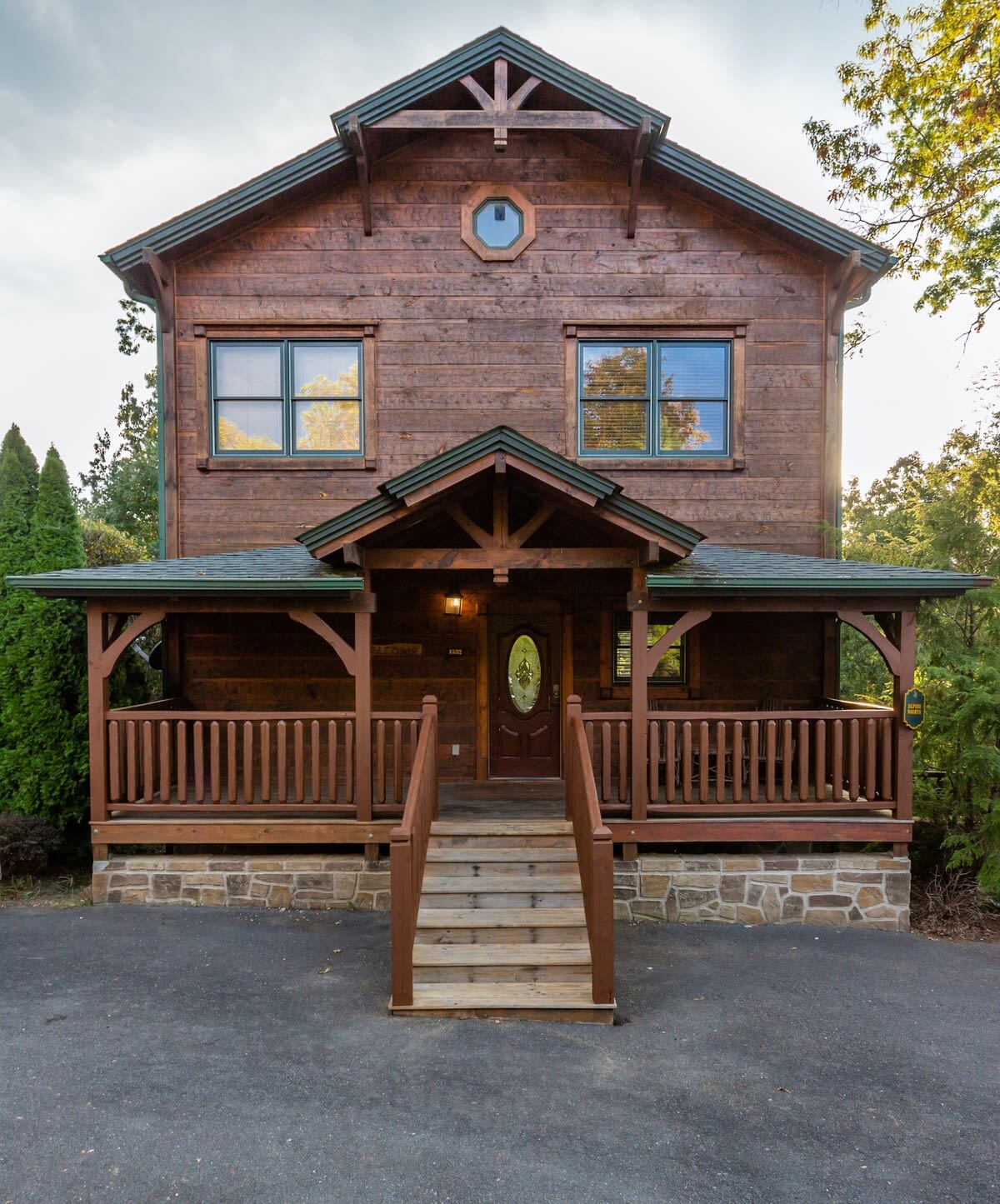 15 Minutes To Downtown Gatlinburg Or Pigeon Forge — Sevierville, TN — vacation rental