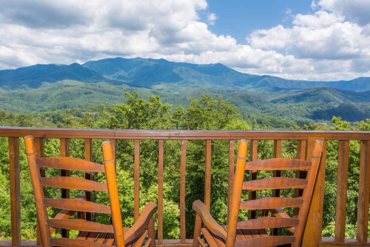 Stunning Views GSMNP/Hot Tub/Near DwTn Gatlinburg — Gatlinburg, TN — vacation rental