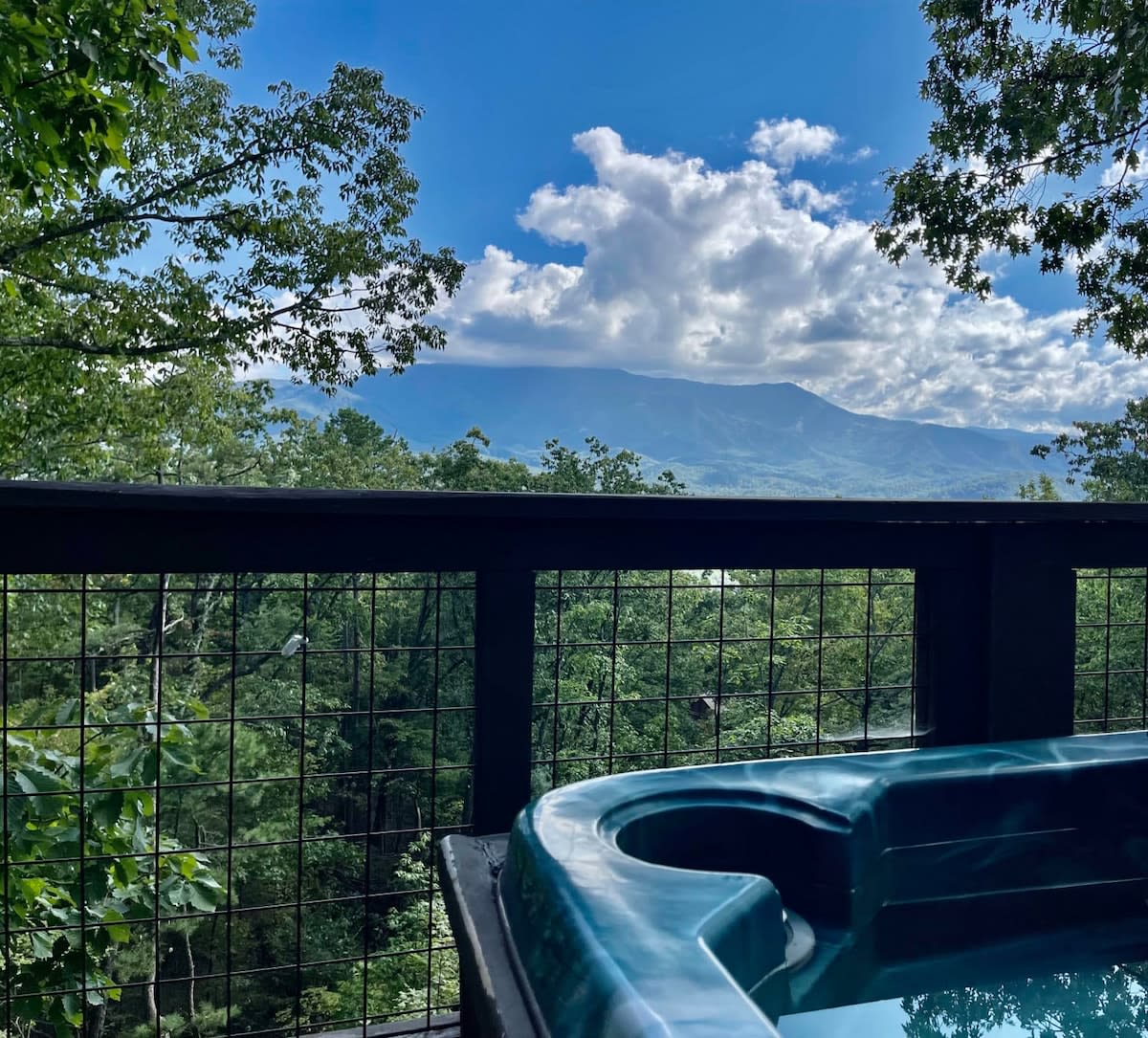 Big Mt. LeConte Views/3.5 Miles 2 DwTn Gatlinburg — Gatlinburg, TN — vacation rental