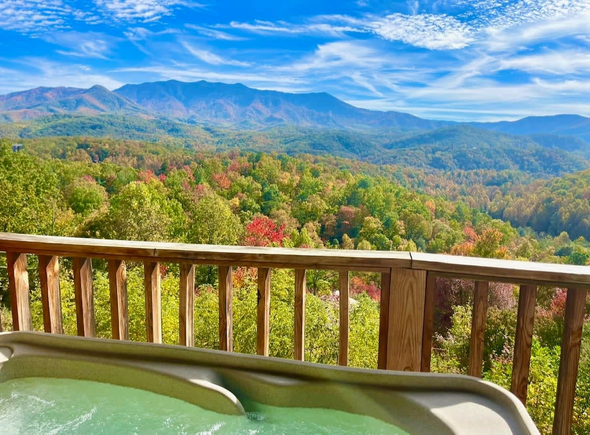 Massive Views Of Mt. LeConte/3.5 Miles 2 DwTn Gat — Gatlinburg, TN — vacation rental