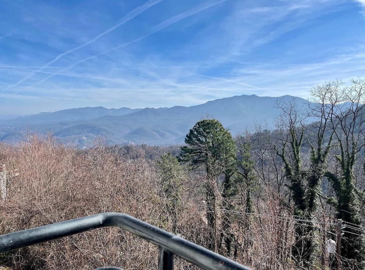 Awesome Views Of GSMNP/Indoor Pool & Hot Tub — Gatlinburg, TN — vacation rental