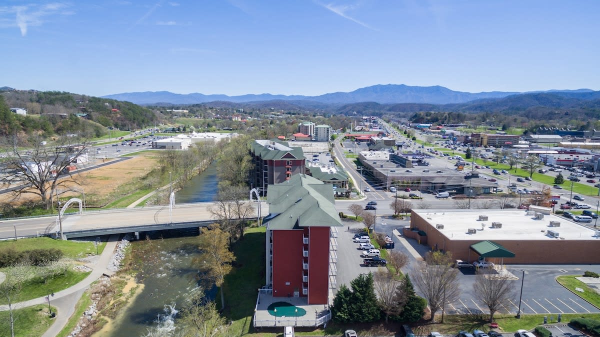 Condo On Little Pigeon River In DwTn Pigeon Forge — Pigeon Forge, TN — vacation rental