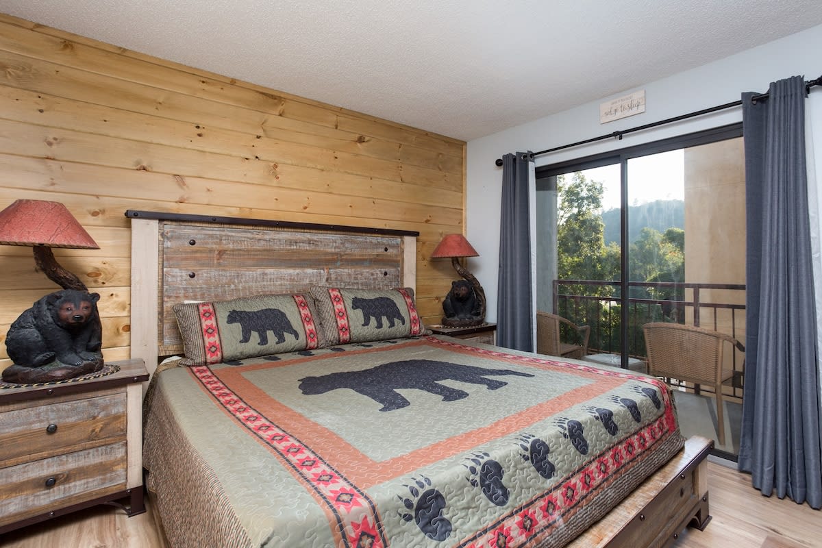 Walk To Downtown Gatlinburg/Mountain Views/Cozy — Gatlinburg, TN — vacation rental