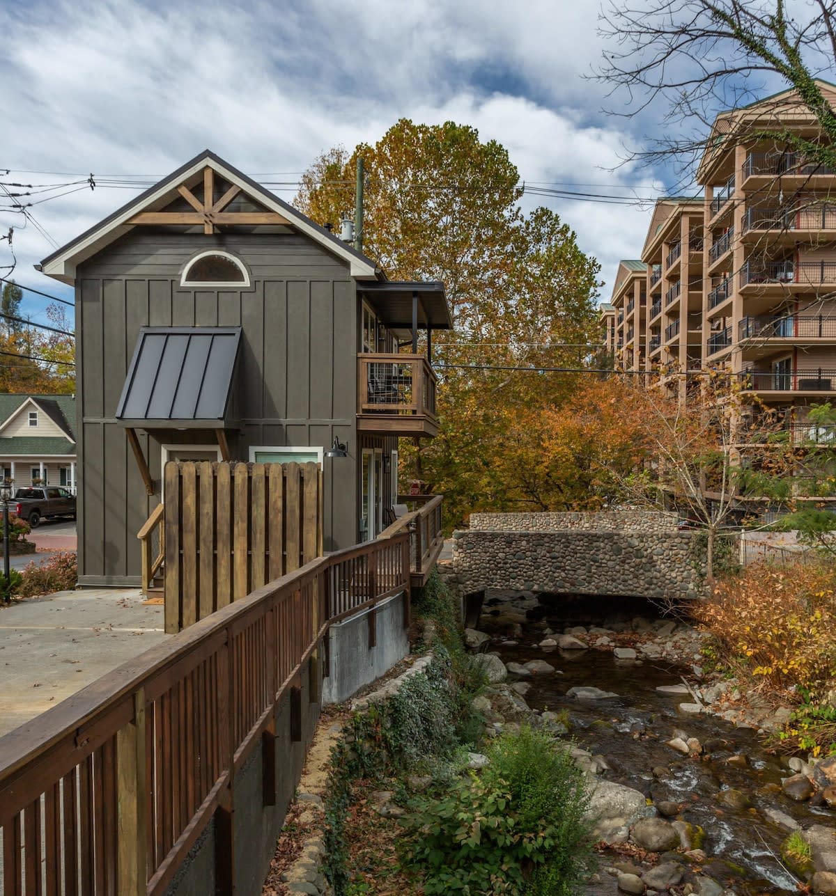 Walk 2 Downtown Gatlinburg/Waterfront/Hot Tub — Gatlinburg, TN — vacation rental