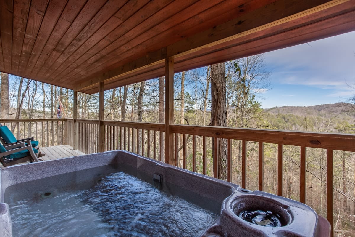 Fantastic Mountain Views/Hot Tub — Sevierville, TN — vacation rental