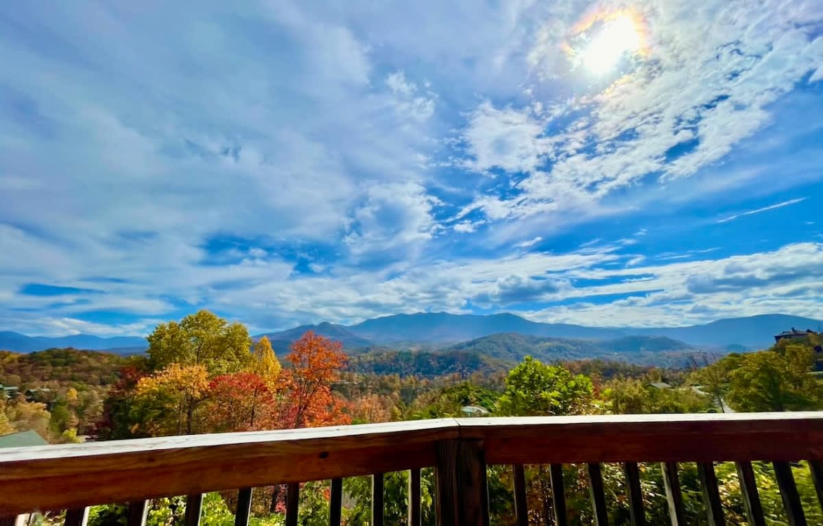 Incredible Mountain Views Near Dtown Gatlinburg! — Gatlinburg, TN — vacation rental
