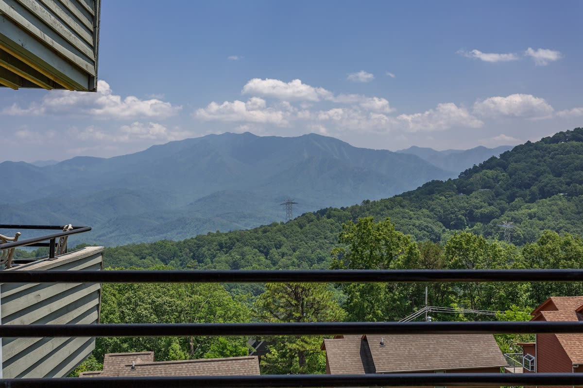 Amazing Mt. LeConte Views/Indoor Pool & Hot Tub — Gatlinburg, TN — vacation rental
