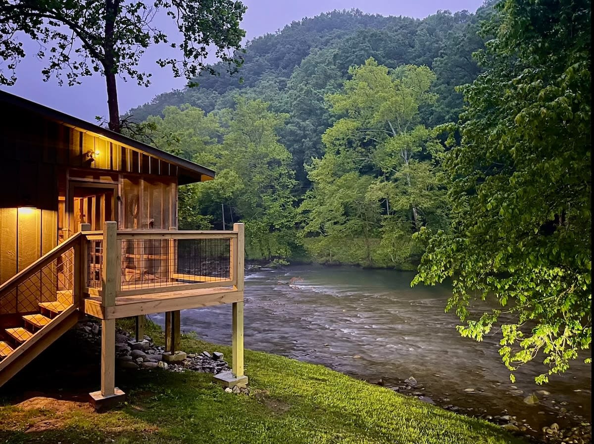 Riverfront/20 Minutes From Dollywood/Hot Tub — Sevierville, TN — vacation rental