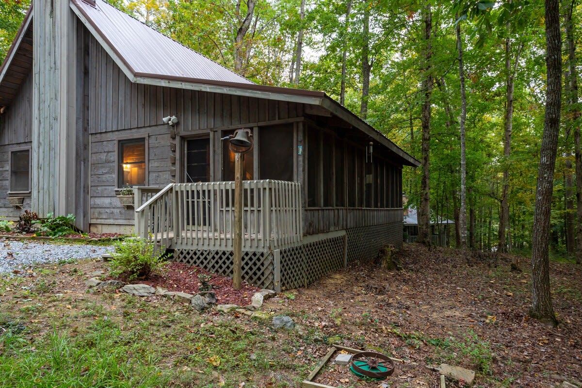 Stylish Cabin Near Pigeon Forge — Sevierville, TN — vacation rental