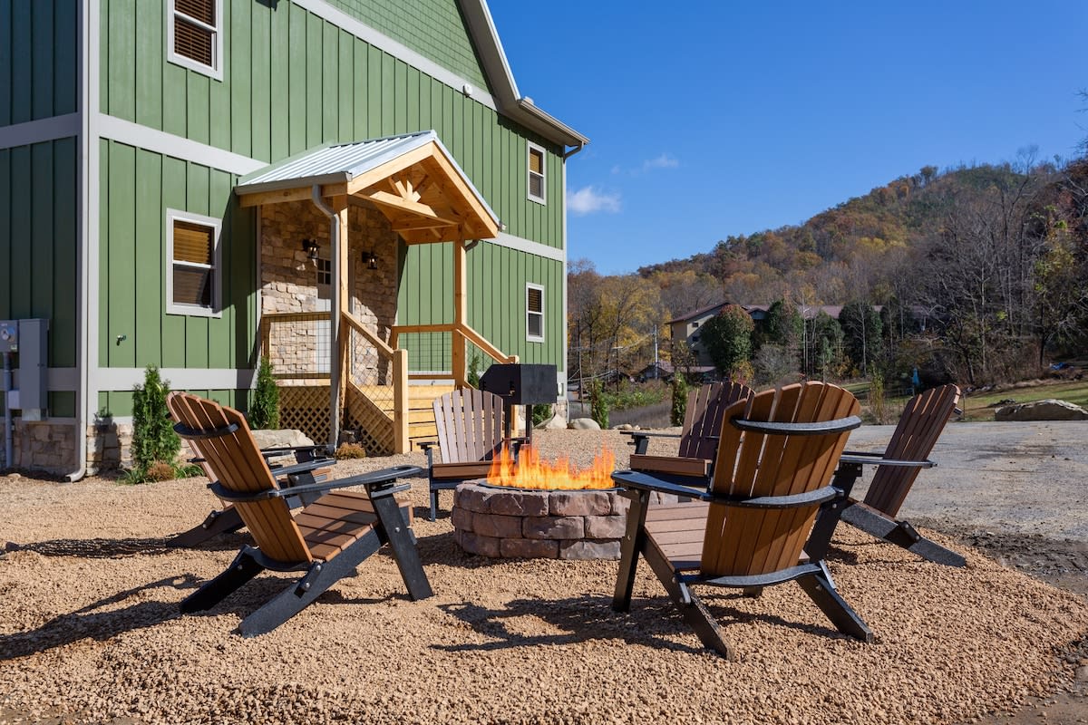 1 Mile 2 DwTn Gatlinburg/Views/Waterfront — Gatlinburg, TN — vacation rental