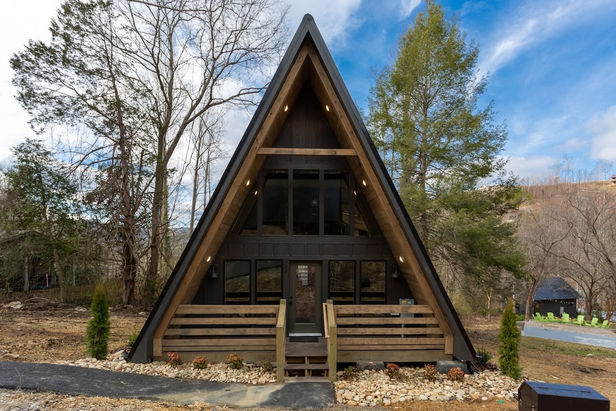 Gatlinburg A Frame/1.4 Miles 2 Downtown/Hot tub — Gatlinburg, TN — vacation rental