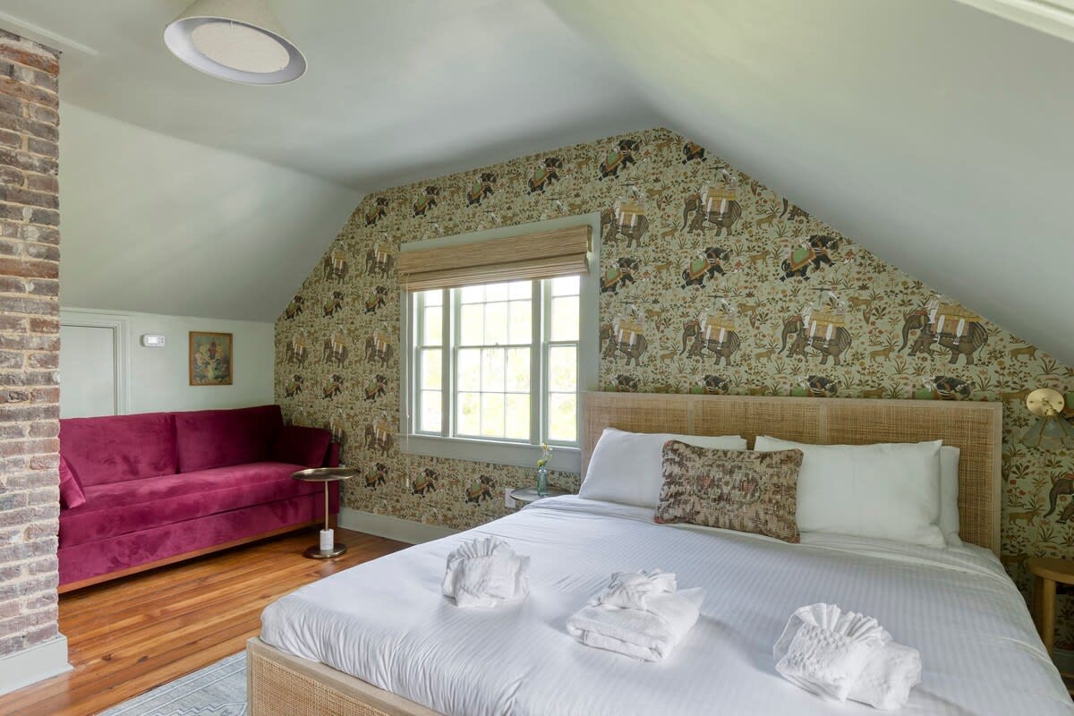 Third Floor Walkup King Suite - Historic B&B — Charleston, SC — vacation rental
