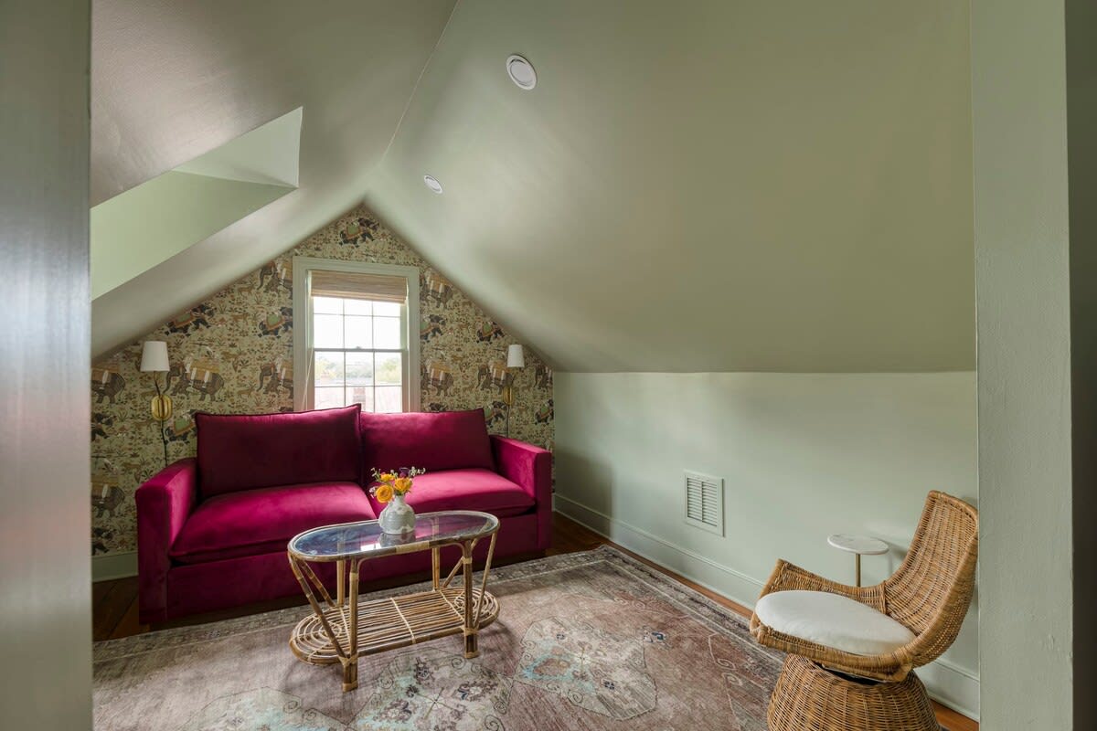 Third Floor Walkup King Suite includes Breakfast — Charleston, SC — vacation rental