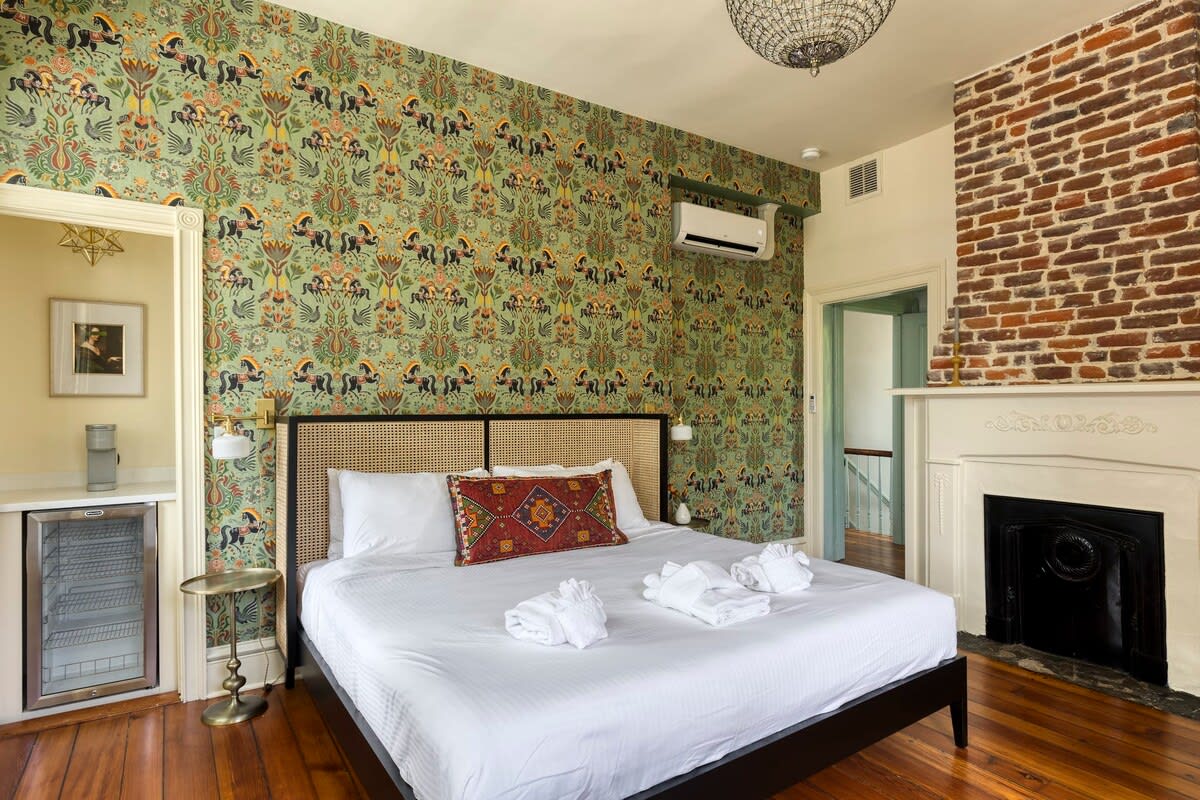 The Ashley Veranda King Suite with Breakfast — Charleston, SC — vacation rental