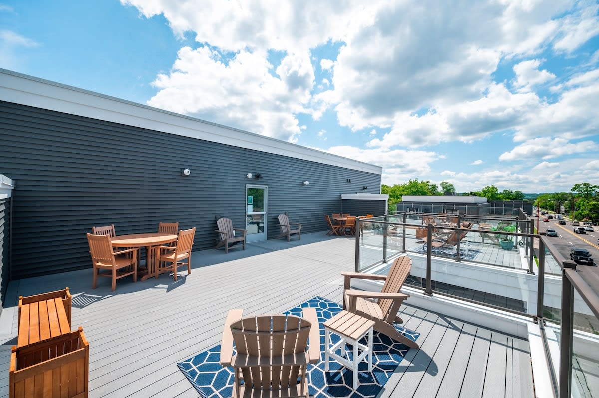 2br Condo | King Bed + Shared Rooftop + Dogs - Traverse City, MI
