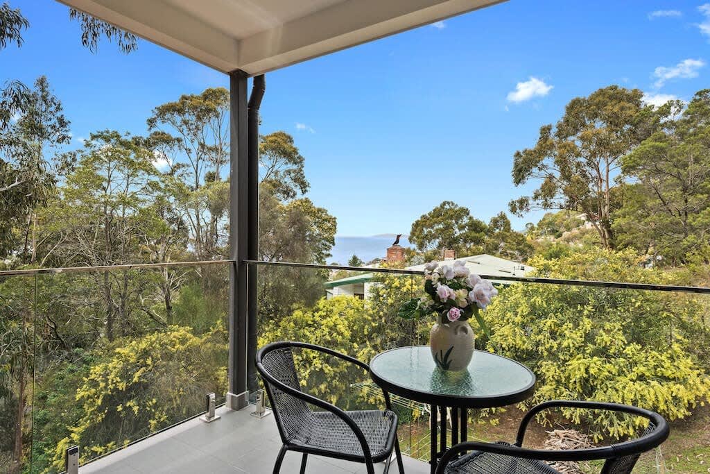 "The Treetops Nest" self contained apartment — Taroona, TAS — vacation rental