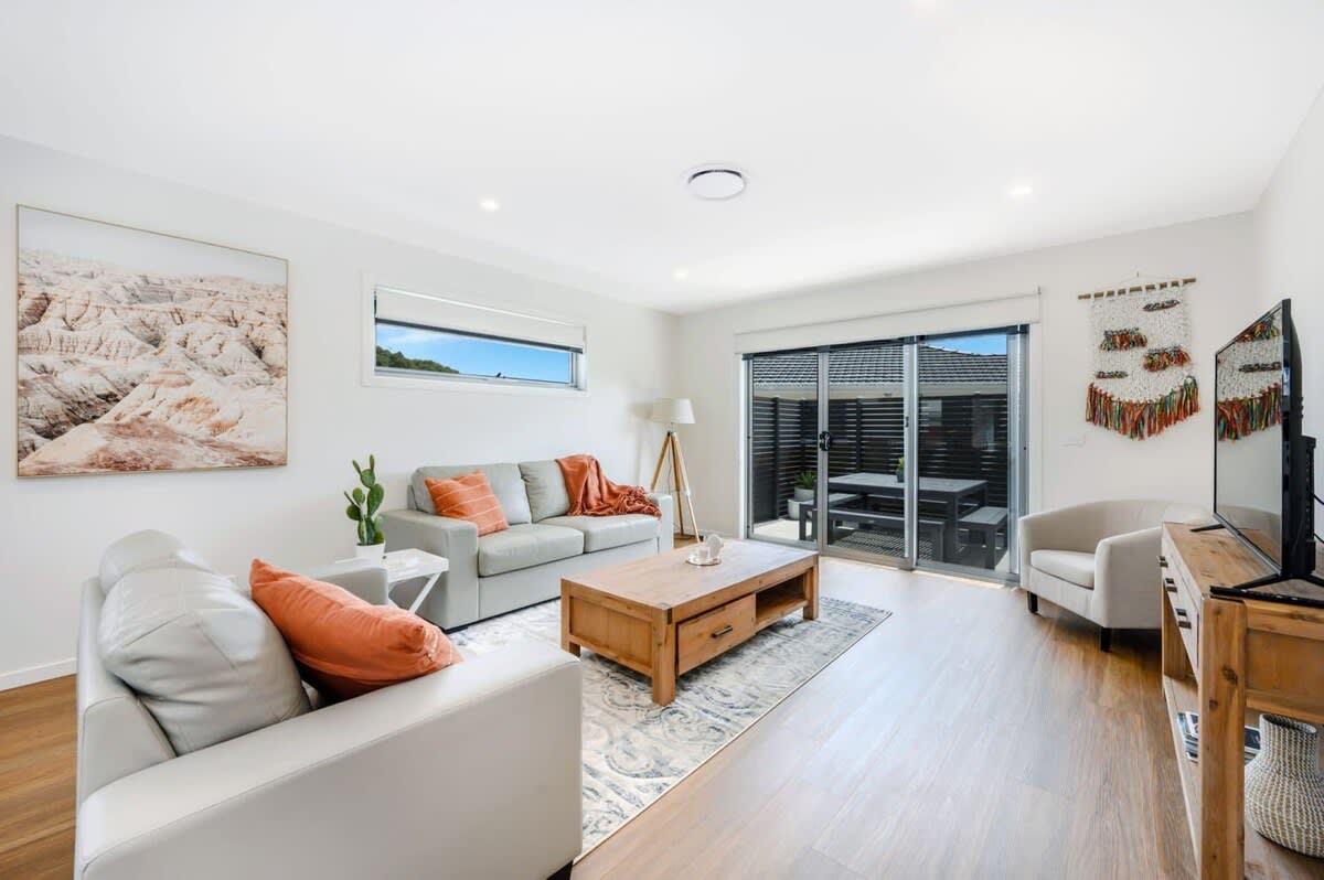 Modern Chic No 8 Walk to shops-10min Airport/CBD — Warrane, TAS — vacation rental