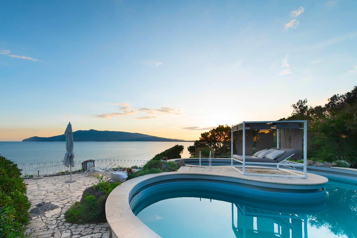 Mare degli Angeli, Splendid Mediterranean Seaside Villa, Gardens, Pool, Almost Heaven — Tuscany, Toscana — vacation rental