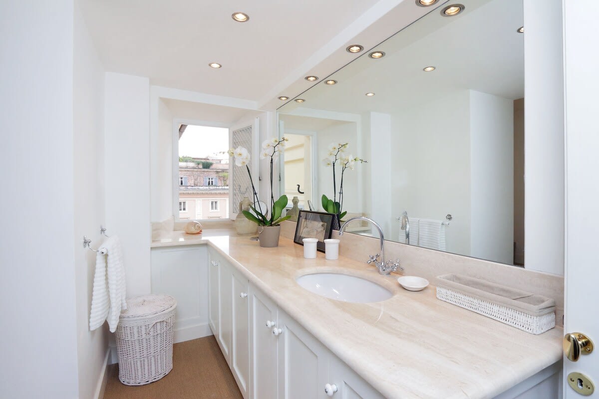 La Camelia - Image 28