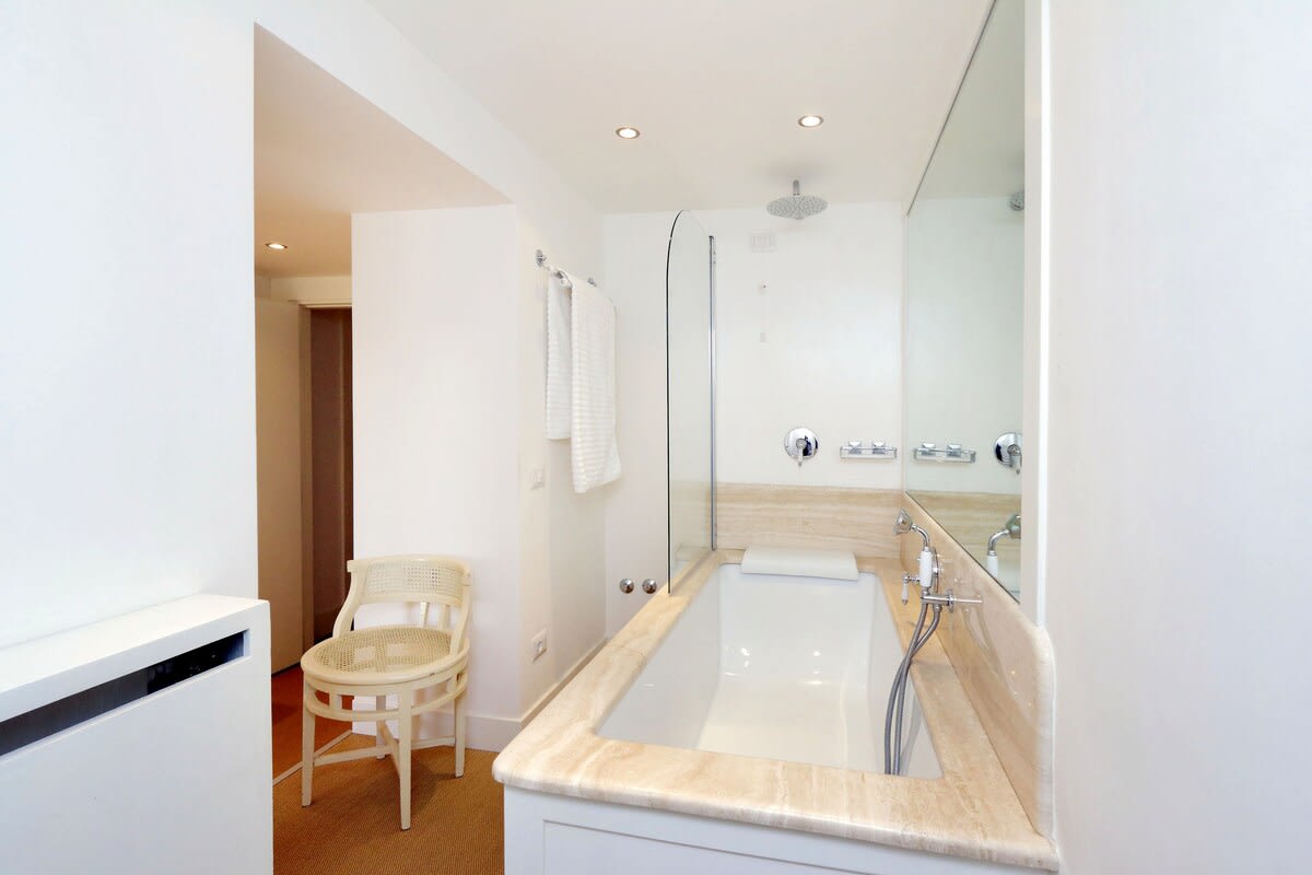 La Camelia - Image 16