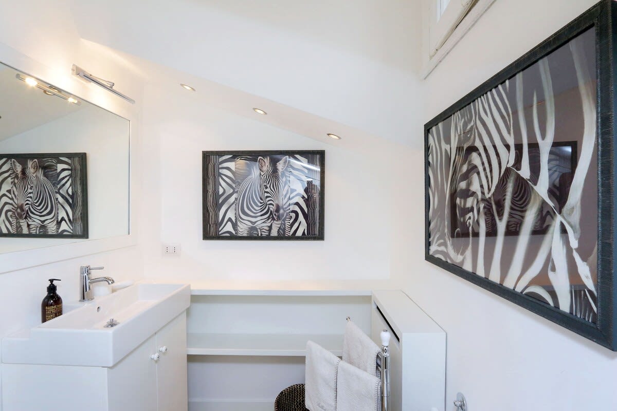 La Camelia - Image 21