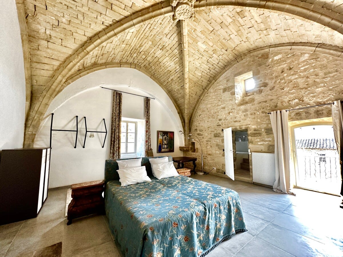 The Vaulted Palace - Image 18