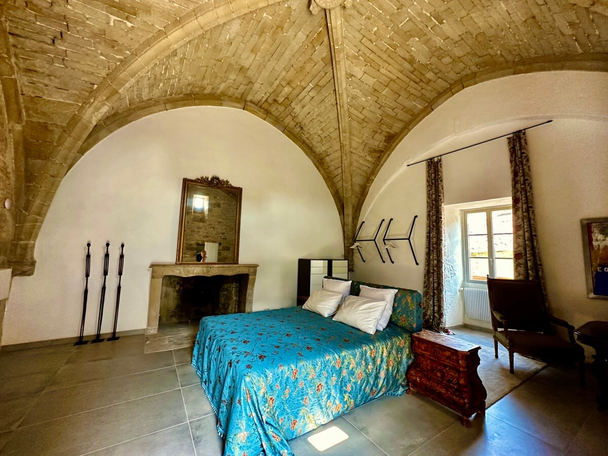 The Vaulted Palace - Image 17