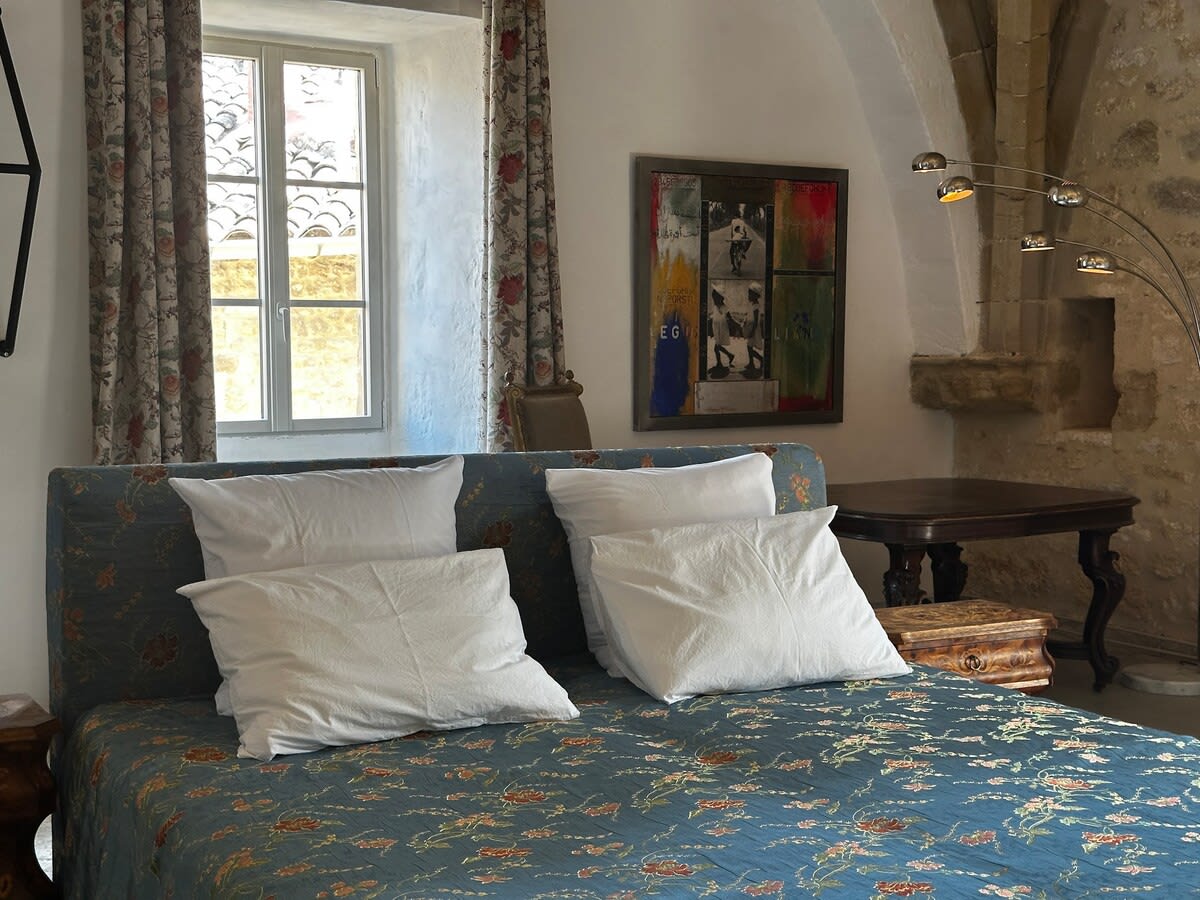 The Vaulted Palace - Image 19