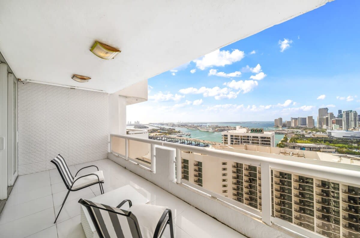 Penthouse | Ocean View | King Bed | StayCozy