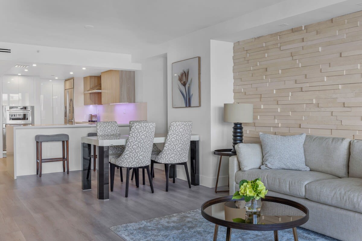 Bayfront Balcony | Pool & Gym | StayCozy