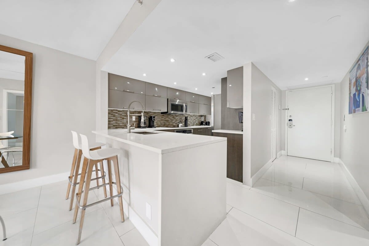 On-site Dining | 400 Mbps WiFi | StayCozy