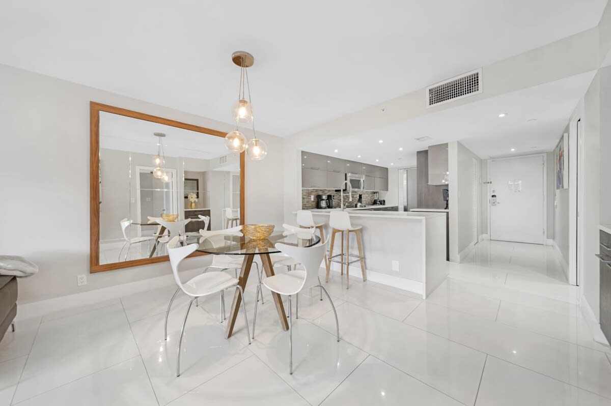 On-site Dining | 400 Mbps WiFi | StayCozy