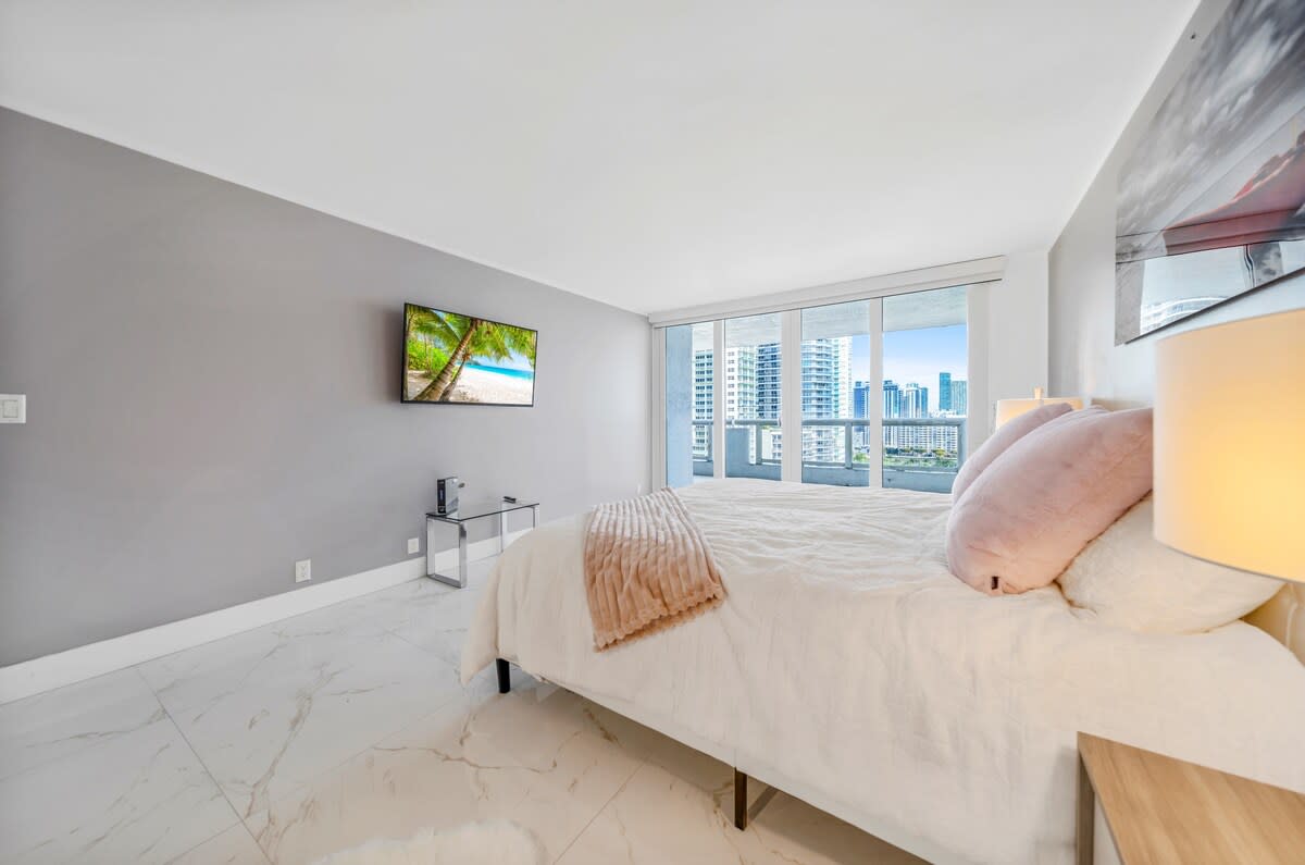 Gym | Bayview Balcony | Ideal Long-Term | StayCozy