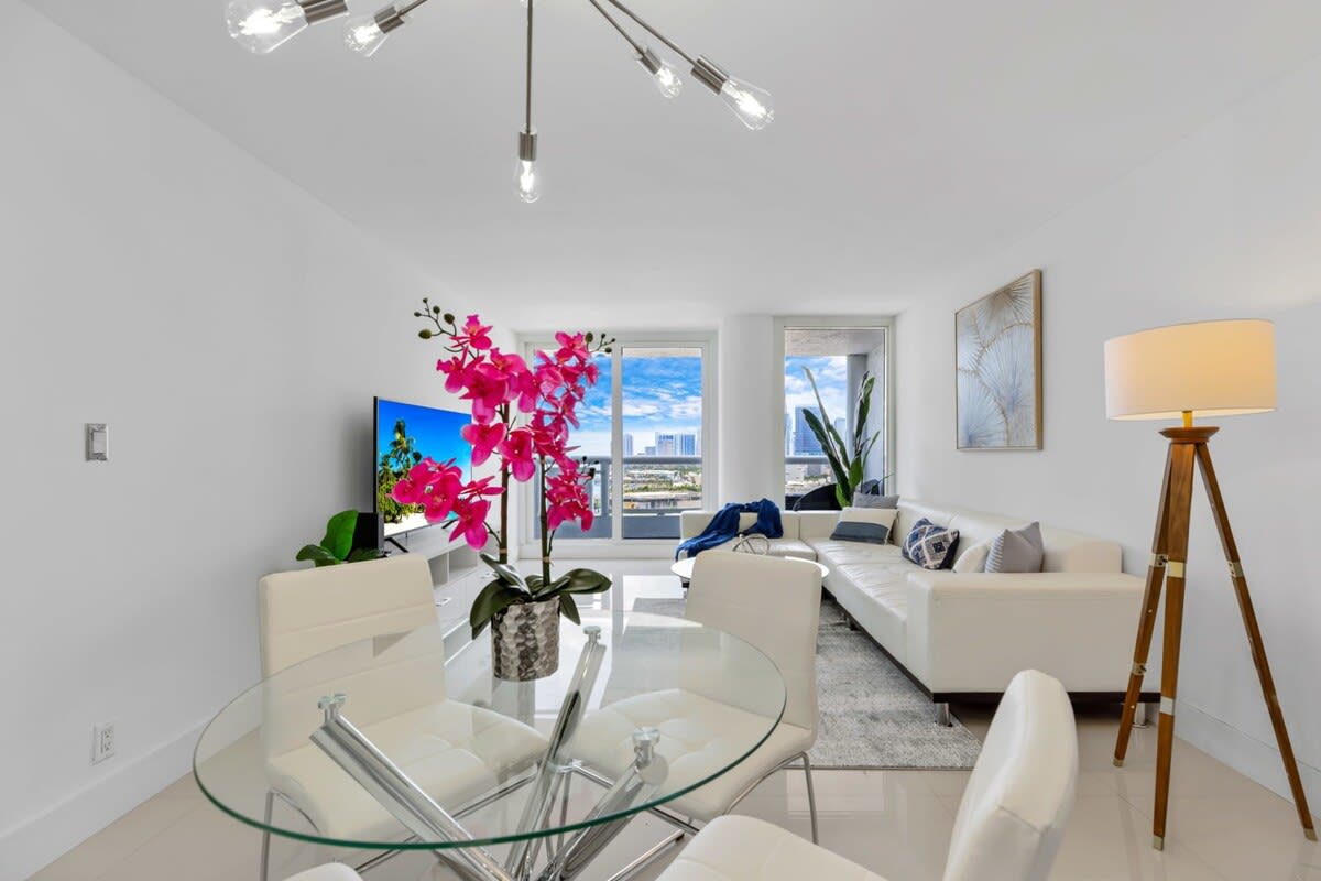 Modern Apartment | Exceptional Amenities | StayCozy