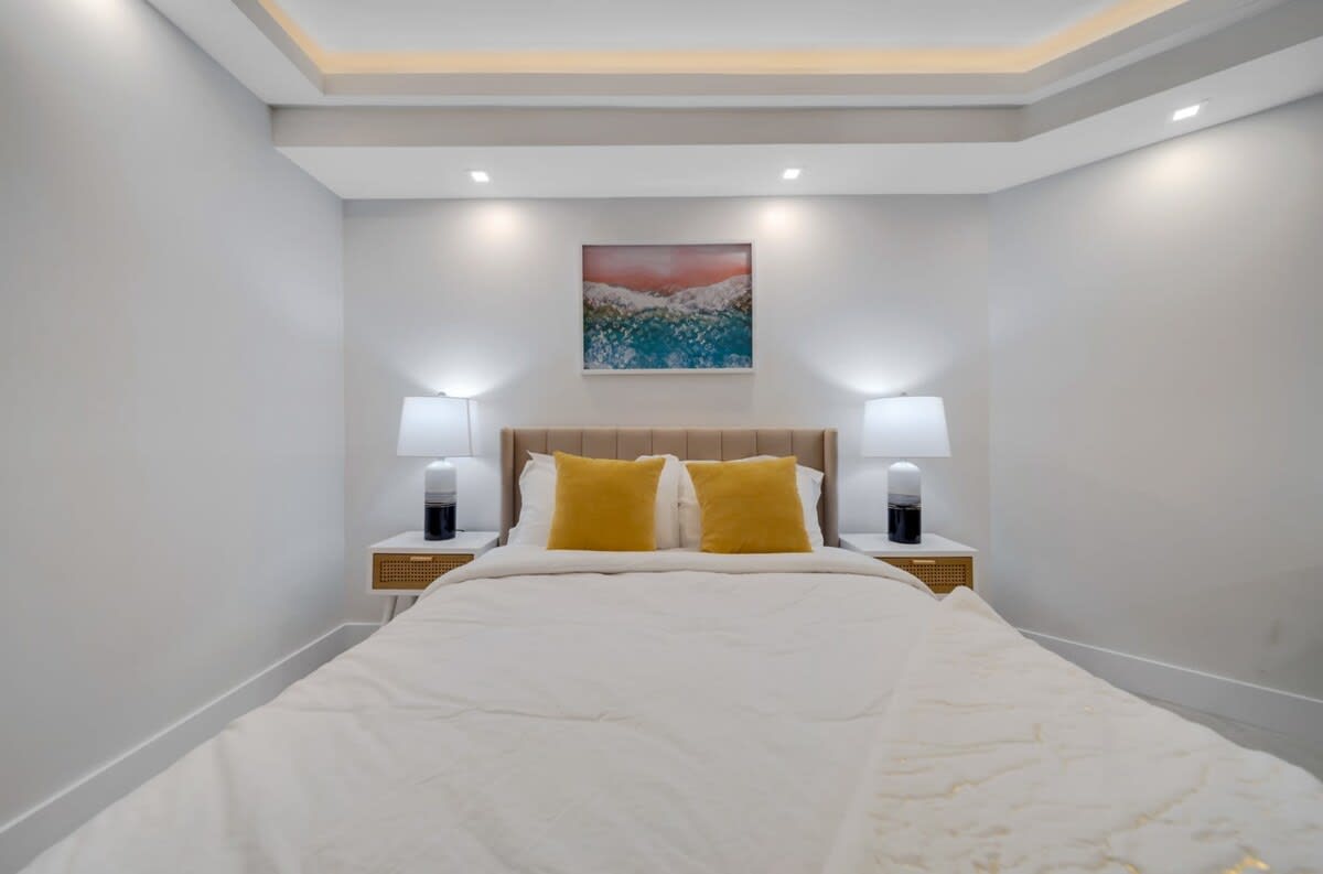 Downtown | Gym & Pool | Private Balcony | StayCozy