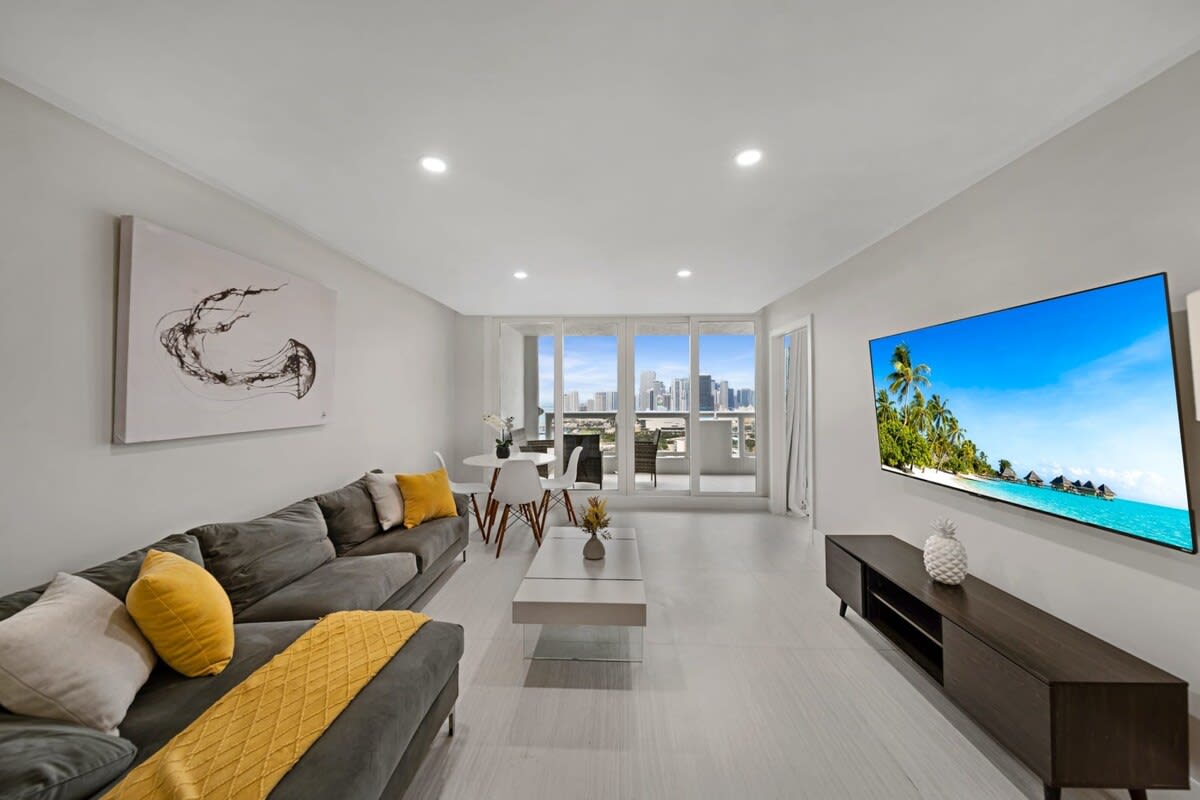 Bayfront High-Rise Condo | Oceanview | StayCozy