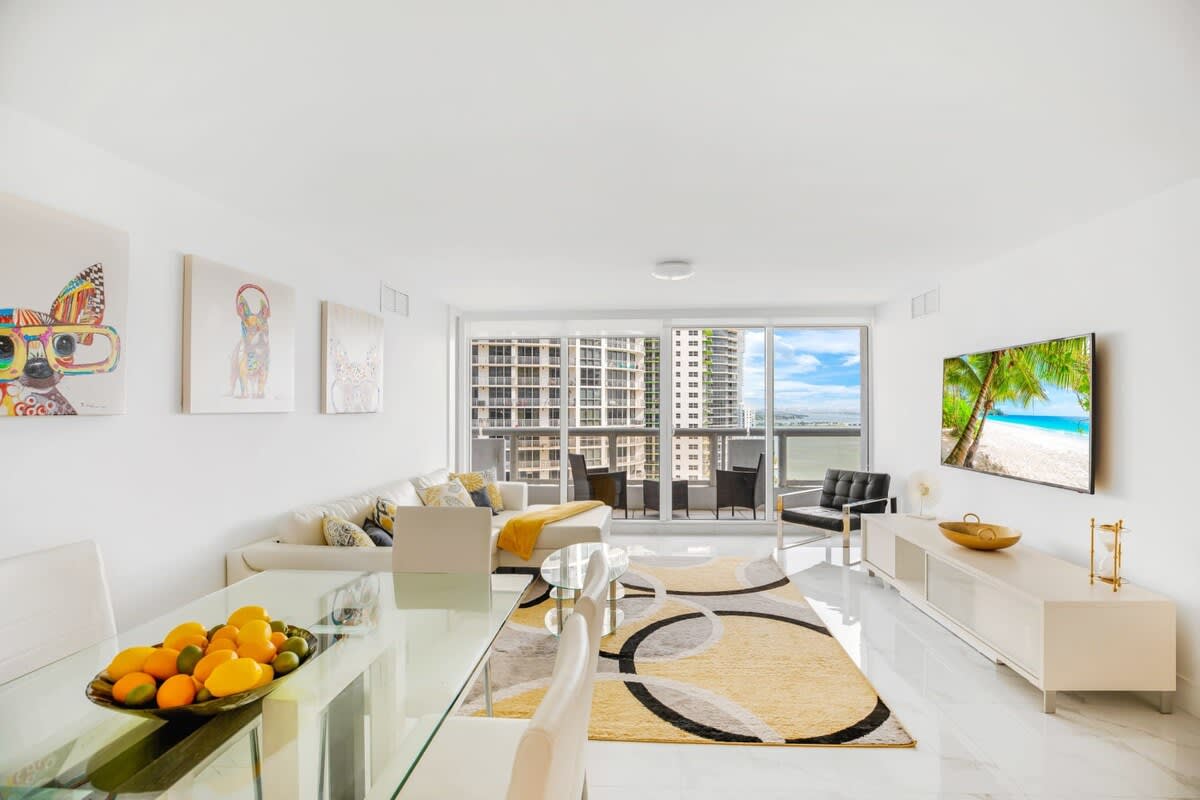 4-Bedroom Condo with Unbeatable Views - Picture 1