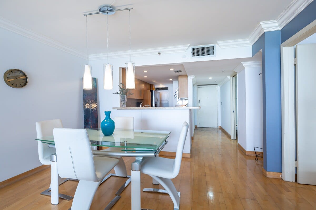Modern Long Stay Apt | Bayview Balcony | StayCozy